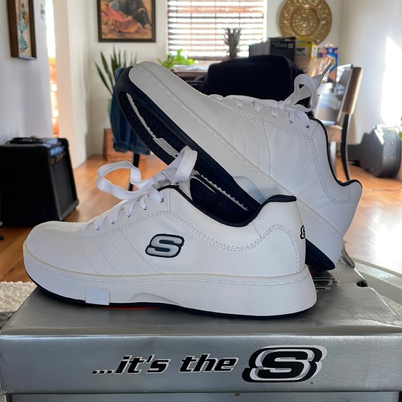 Skechers Navy on White Walking Shoes, U.S. Size 9 - Picture 1 of 4